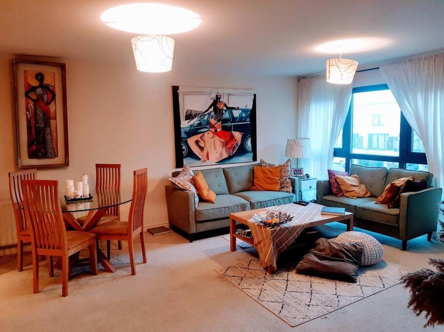 Central Spacious And Secure With A Double Bed エッジウェア エクステリア 写真