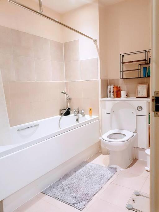 Central Spacious And Secure With A Double Bed エッジウェア エクステリア 写真