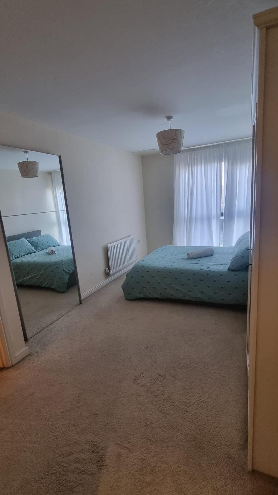 Central Spacious And Secure With A Double Bed エッジウェア エクステリア 写真