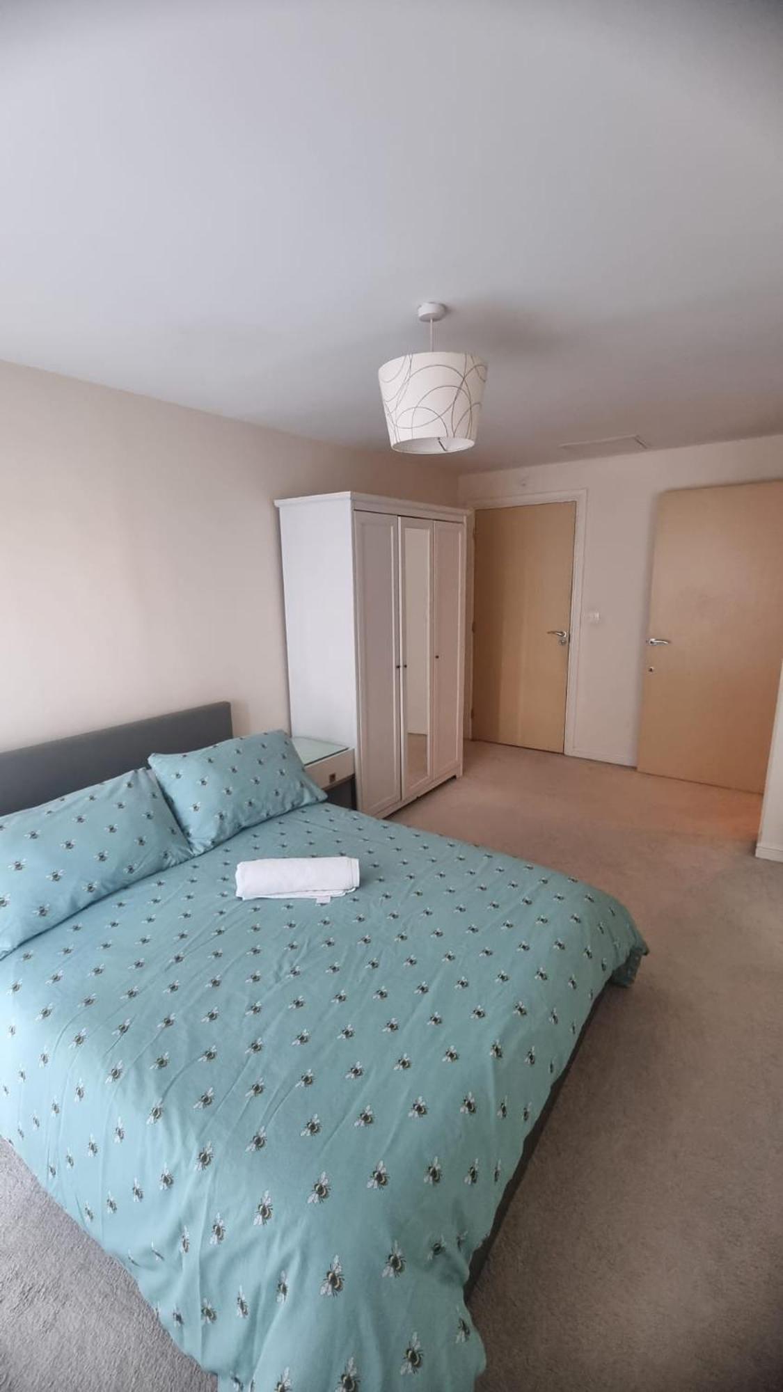 Central Spacious And Secure With A Double Bed エッジウェア エクステリア 写真